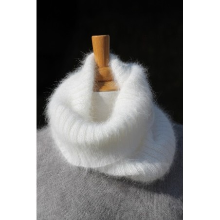 écru 100% angora Snood